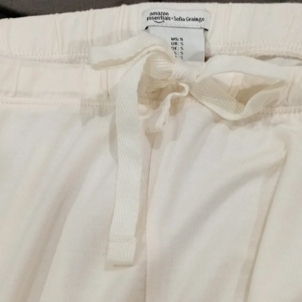 Amazon Essentials Women's Cream Pajama Set - Picture 7 of 10
